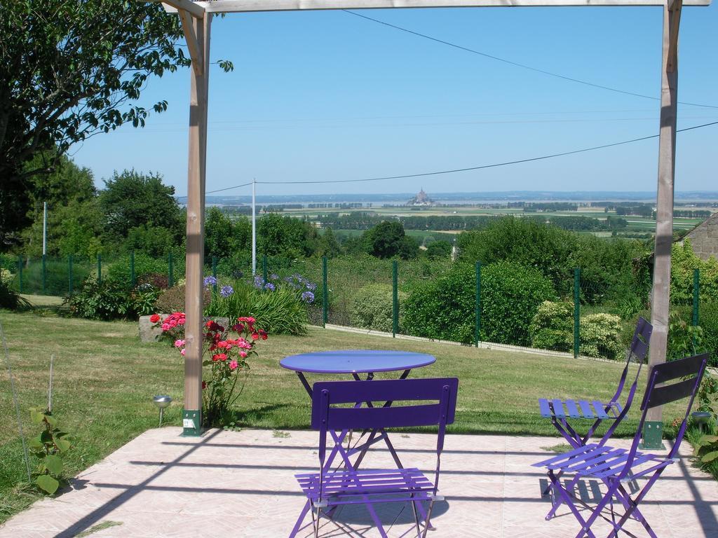 Mamoucafecouette Bed and Breakfast Roz-sur-Couesnon Exteriör bild