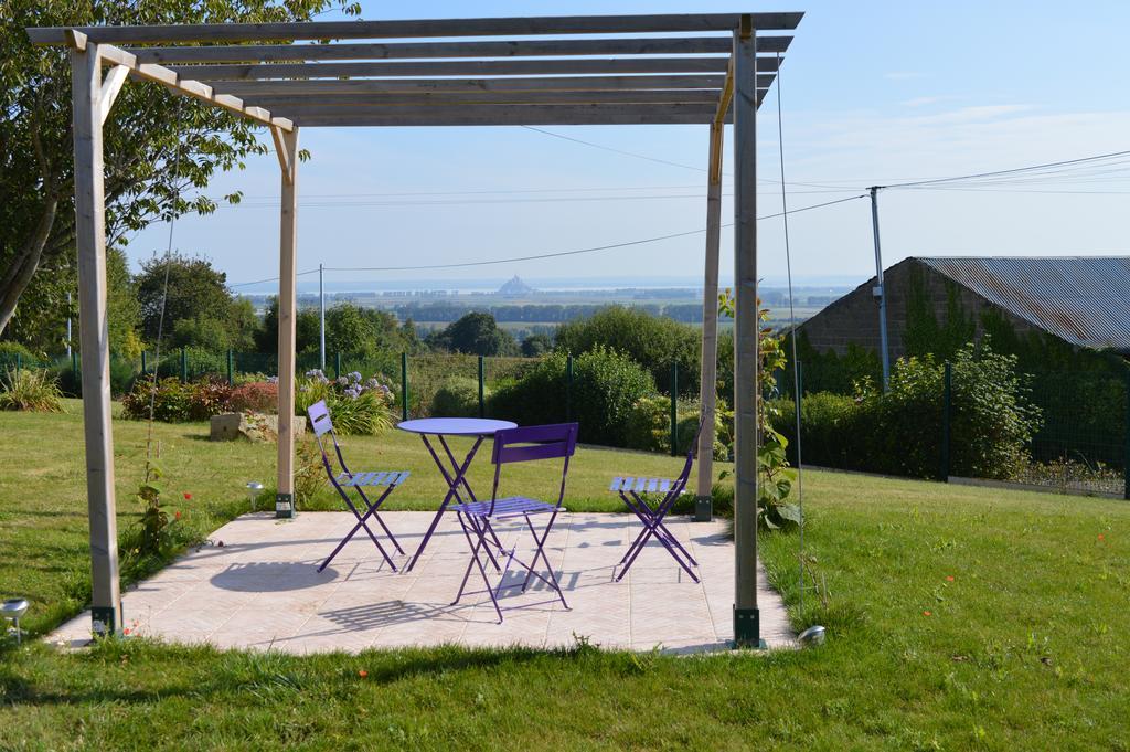Mamoucafecouette Bed and Breakfast Roz-sur-Couesnon Exteriör bild