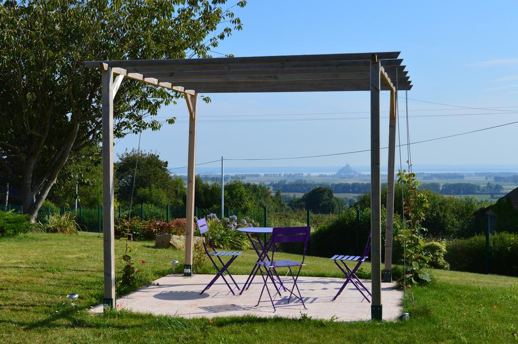 Mamoucafecouette Bed and Breakfast Roz-sur-Couesnon Exteriör bild